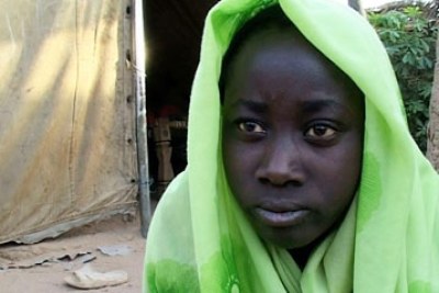 Fatna est une jeune Soudanaise du Darfour qui a fui son village et a trouvé asile dans un camp de réfugiés à l'Est du Tchad après que les milices Janjaweed eurent attaqué sa communauté et tué sa soeur.