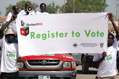 Avril 2010 - Des marcheurs exhortant les gens à se faire enregistrer sur les listes electorales