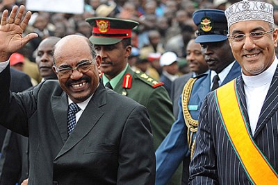 Sudanese President Omar Hassan al Bashir (R) arrives for the promulgation of Kenya's New Constitution at the Uhuru Park grounds on August 27, 2010 in Nairobi.