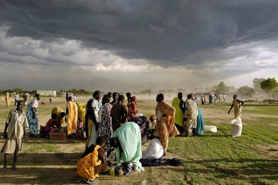 Internally displaced people receive rations of emergency food aid distributed by the World Food Programme (file photo).