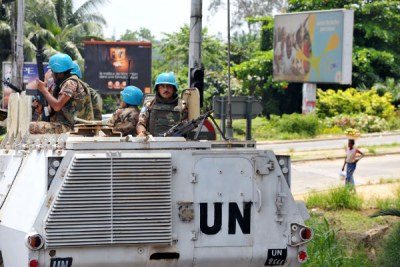 Jordanian officers of the UN Operation in Côte d'Ivoire (UNOCI) patrol the district of Cocody, Abidjan (file photo).