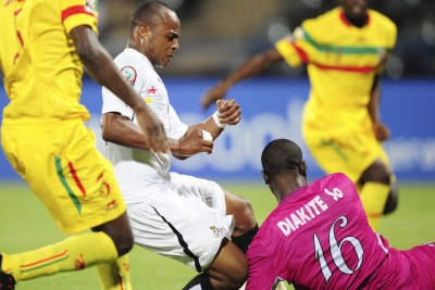 Andre Ayew du Ghana (en maillot blanc) n'aura pas l'occasion de croiser le fer aux défenses des équipes africaines qui prendront part à la CAN 2013