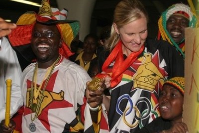 Swimming sensation Kirsty Coventry receives a hero's welcome on her return from past Olympics.