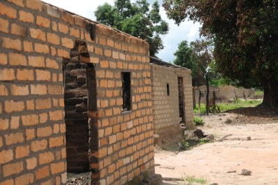 Des maisons détruites dans le village de Ndanika, en République centrafricaine, attaqué par la Séléka les 14 et 15 avril 2013.