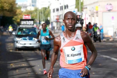 Kenya's Wilson Kipsang sets new world marathon record in Berlin.