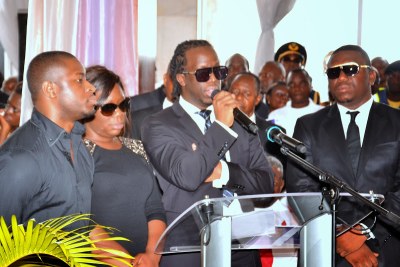 Mot des enfants de Tabu Ley le 09/12/2013 au Palais du Peuple à Kinshasa, en mémoire de leur père avant la levée du Corps.