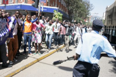 A Police officer keeps vigil as Nairobi Aviation students protest outside the Nation Centre.