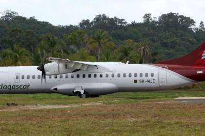 L'ATR-72-500 (5R-MJE) d'Air Madagascar à l'aéroport  Sainte Marie, Madagascar.