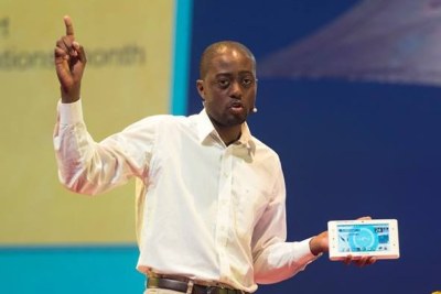 L’ingénieur polytechnicien camerounais, Arthur Zang, concepteur du Cardiopad, une tablette médicale permettant de relever et de transmettre à distance les paramètres cardiaques d’un patient.