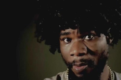 Le rappeur zambien  Pilato dans le clip de sa chanson «Take It eeZee».