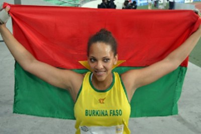 La Burkinabè, Laetitia Bambara, médaillée d'or du concours de lancer du marteau des 11es jeux africains.