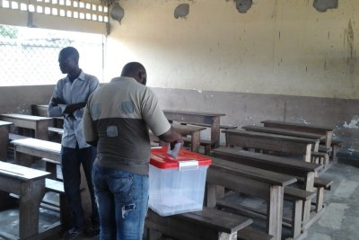 Bureau de vote à Diata