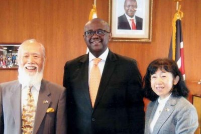 Michio Hiraiwa and daughter Masayo with Kenya's ambassador to Japan, Solomon K. Maina, at the Kenya Embassy in Tokyo.