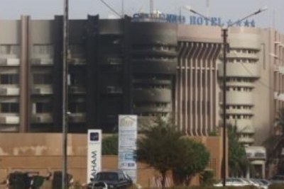 La façade de l'hôtel Splendid à Ouagadougou après l'attaque des terroristes.