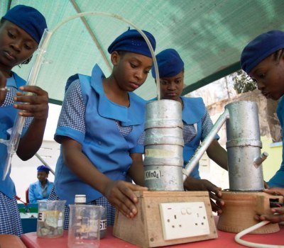Nigerian Students Build Robots to Tackle Waste