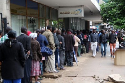 Bank queue (file photo).