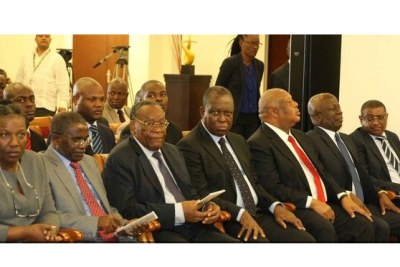 Membres du Comité Central du MPLA au Mémorial Agostinho Neto