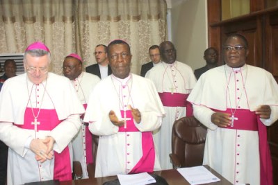 Des évêques membres de la CENCO lors de la cérémonie de signature de l’accord du dialogue inclusif le 31/12/2016 à Kinshasa.