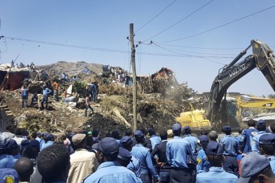 Police officers secure the perimeter at the scene of a garbage landslide, as excavators aid rescue efforts, on the outskirts of the capital Addis Ababa (file photo).