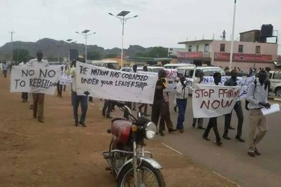The University of Juba students take to the streets on May 8, 2017, to protest against the worsening economic crisis and the rebellion ravaging South Sudan.