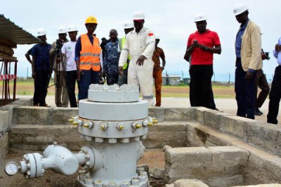 UNRA officials tour an oil well belonging to CNOOC Uganda Ltd in Buliisa District.