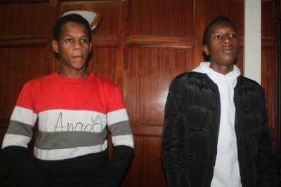 Edwin Ndiritu Warukira (left) and Derick Kimutai Ng'etich in a Nairobi court where they were charged with attempting to extort former Gem MP Jakoyo Midiwo.