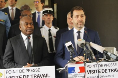 Le ministre français de l’Intérieur, Christophe Castaner avec son homologue ivoirien, Sidiki Diakité,