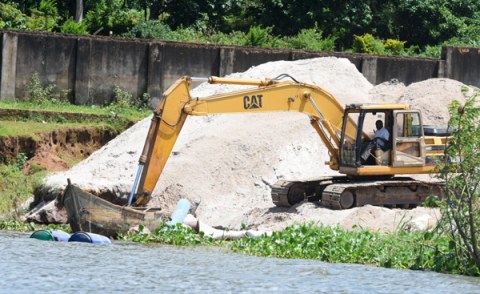 Uganda Sweeping Illegal Sand Mining Under The Rug In Uganda Allafrica Com