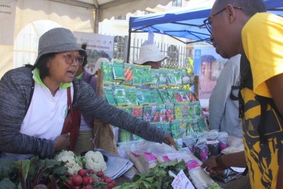 Le stand des agricultrices de la Plateforme nationale des femmes pour le développement durable et la sécurité alimentaires lors de la célébration de la journée mondiale de l'alimentation à Antananarivo, le 15 octobre 2022.