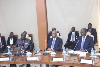M. Buah Saidy Président de l' ABCA et M. Kassy Brau, Gouverneur de la BCEAO à la réunion de l'Association des Banques Centrales Africaines.