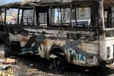 Bus Tata complétement brulé