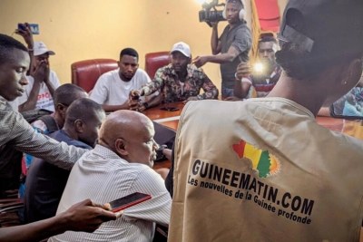 Treize journalistes ont été brièvement arrêtés ce lundi 16 octobre lors d'une manifestation pour la liberté de la presse à Conakry.