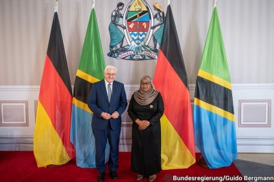 Tanzanian President Samia Suluhu Hassan, right, with German President Frank-Walter Steinmeier