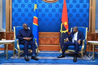 Arrivé dans la matinée de ce mardi à #Luanda, en #Angola, le Président Félix Tshisekedi a un tête-à-tête avec son homologue @jlprdeangola sur la situation sécuritaire dans l’Est de la #RDC.